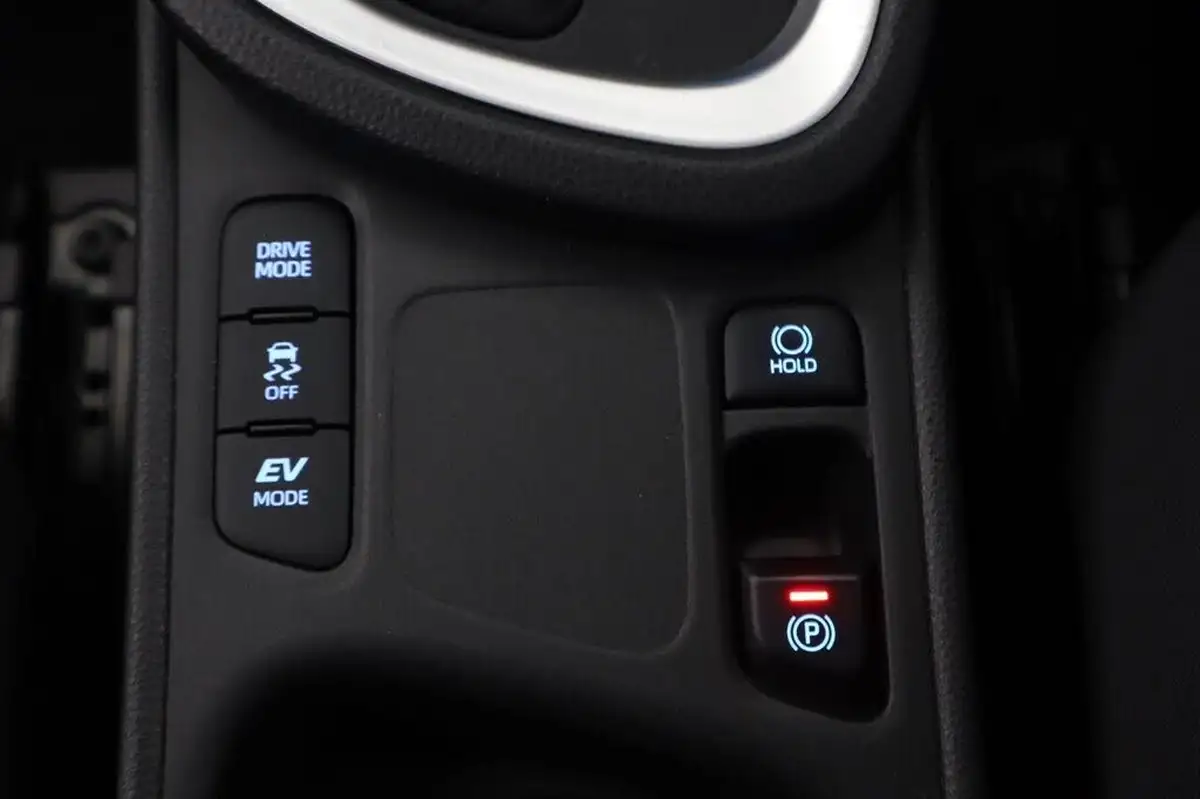 2022-toyota-yaris-15-vvt-i-design-panoramic-roof-big-24