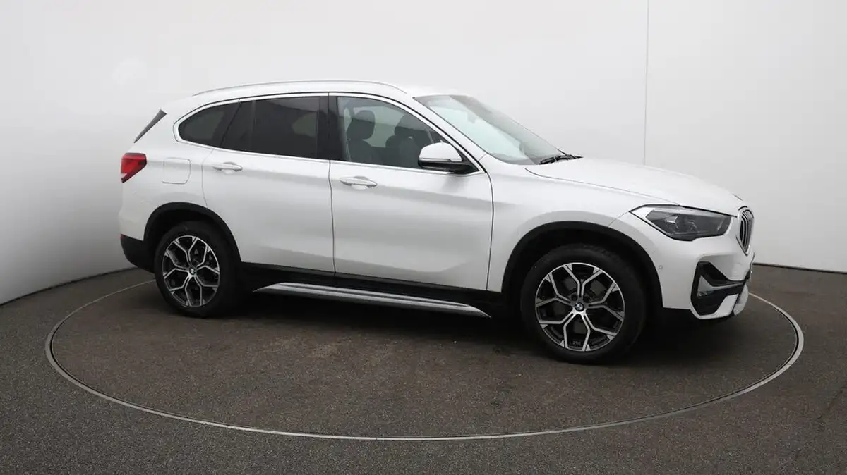 2022-bmw-x1-20-xdrive20i-xline-big-48