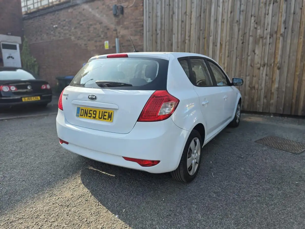 2009-kia-ceed-14-1-big-2