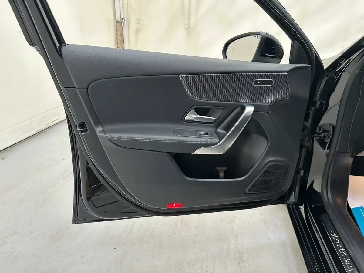 2019-mercedes-benz-a-class-20d-a200d-sport-hatchback-5d-big-29