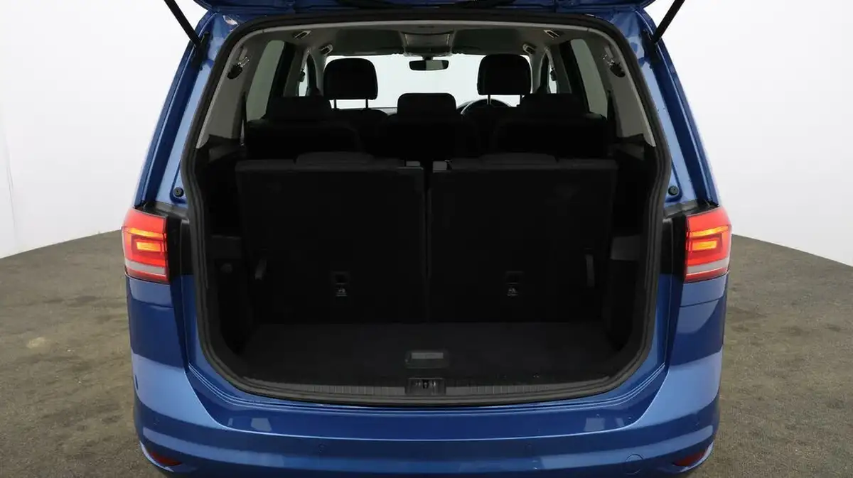 2021-volkswagen-touran-15-tsi-sel-dsg-big-19