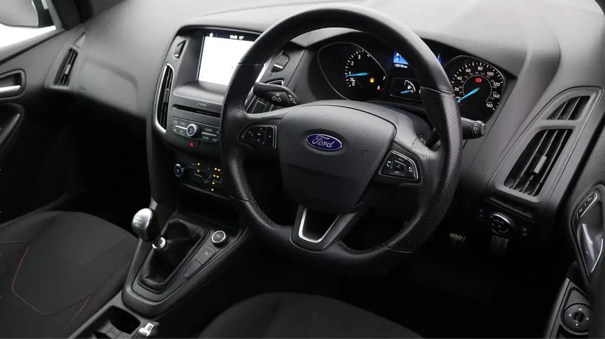2018-ford-focus-10t-st-line-140ps-hatchback-big-9