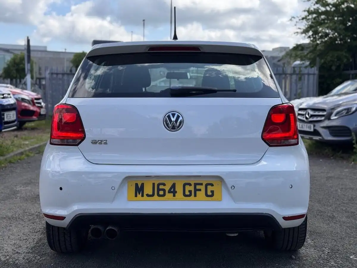 2014-volkswagen-polo-14-gti-5d-big-5