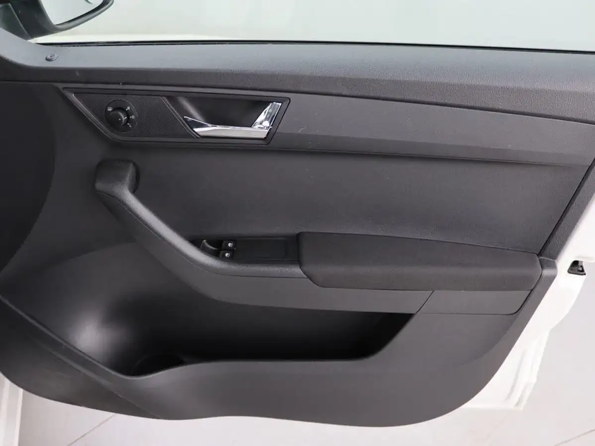 2021-skoda-fabia-10-mpi-colour-edition-60ps-big-24