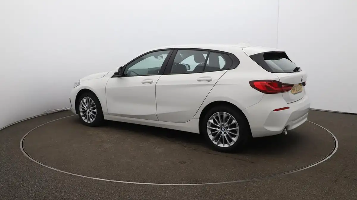 2021-bmw-1-series-15-118i-se-lcp-dct-big-36