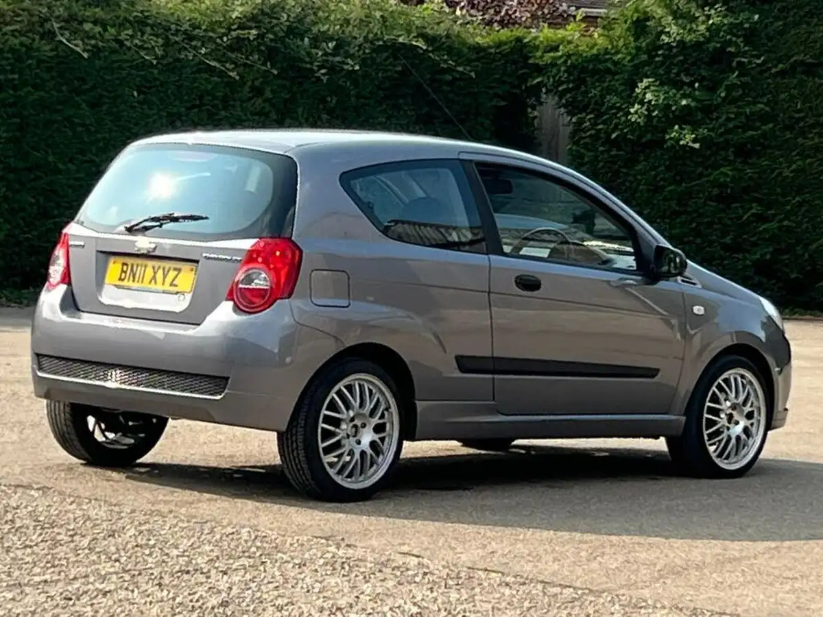 2011-chevrolet-aveo-12-s-3d-big-5