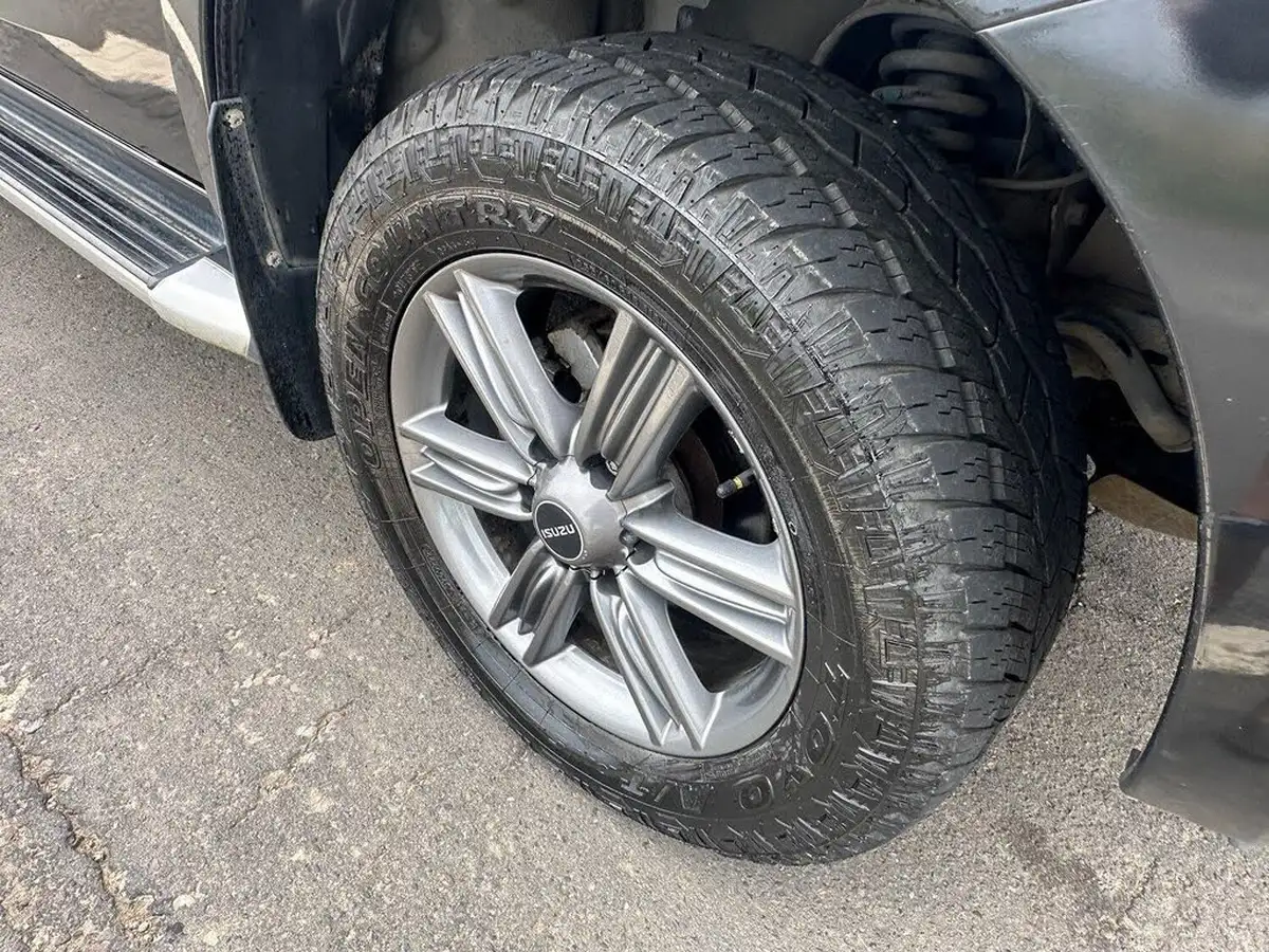 2014-isuzu-d-max-25td-utah-vision-auto-big-11