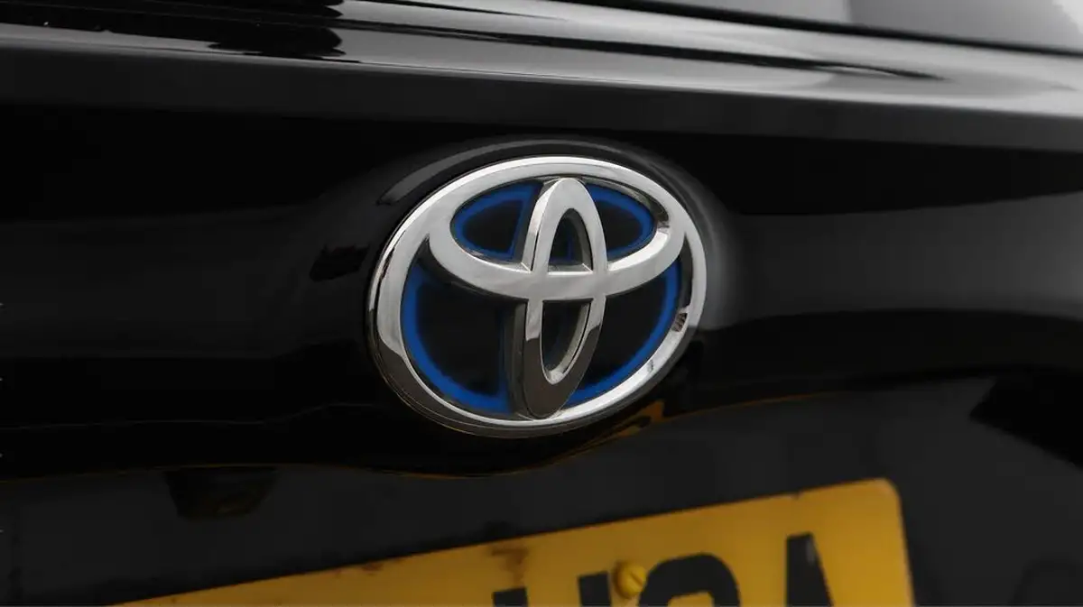 2022-toyota-yaris-15-vvt-i-excel-big-21