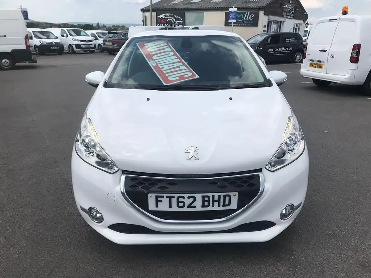 2012-peugeot-208-14td-allure-14e-hdi-ss-5d-egc-big-1