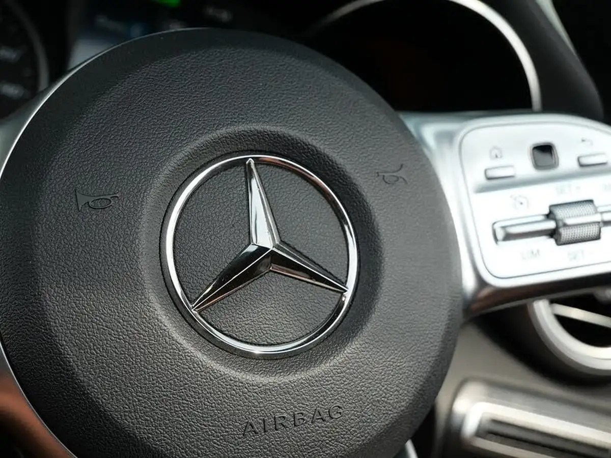 2021-mercedes-benz-c-class-15-c200-amg-line-edition-eq-boost-cabriolet-2d-big-25
