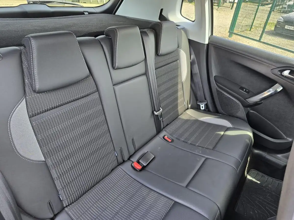 2019-peugeot-2008-suv-12-puretech-allure-110bhp-eat6-big-22