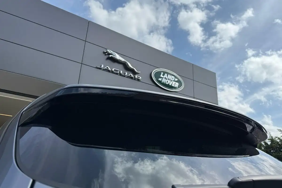 2023-jaguar-f-pace-30-d300-r-dynamic-hse-black-big-31