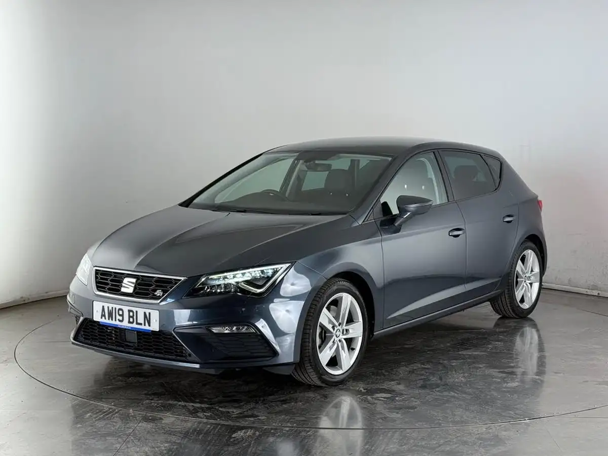 2019-seat-leon-20-tsi-fr-hatchback-big-2