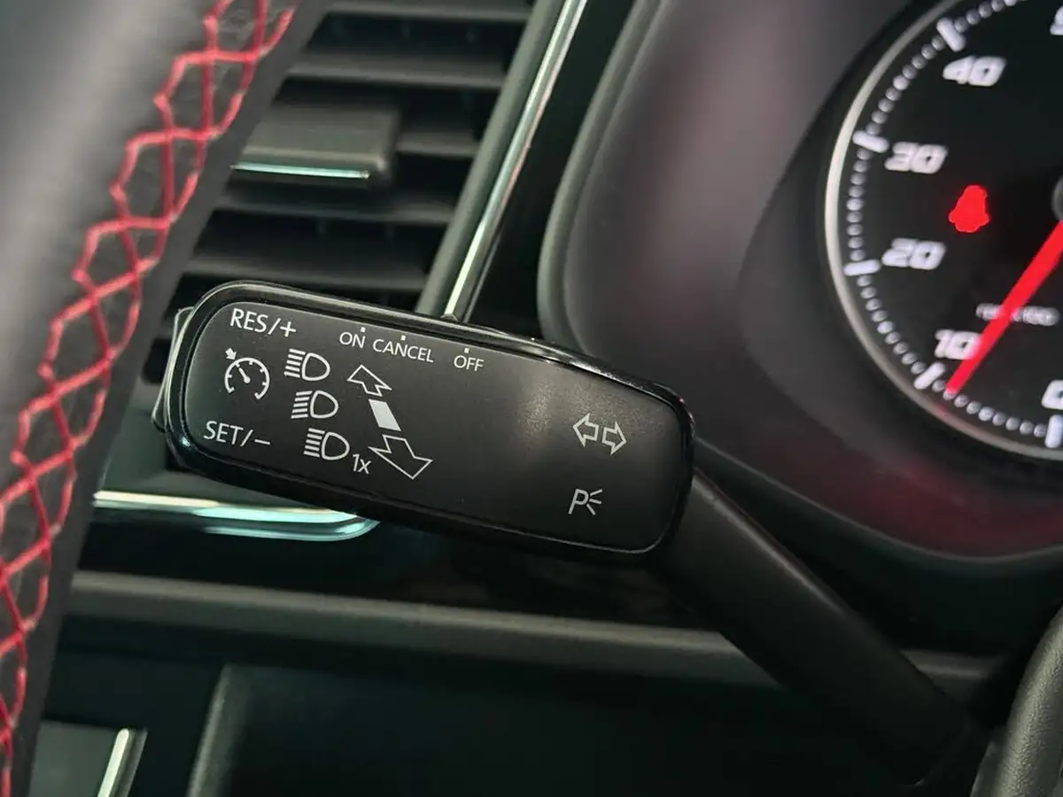2019-seat-leon-20-tsi-fr-hatchback-big-26
