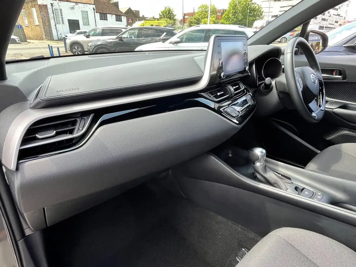 2021-toyota-c-hr-18-vvt-i-icon-big-16
