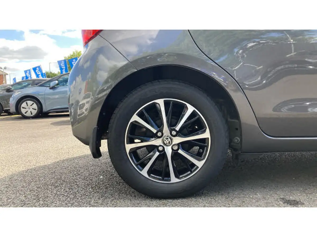 2019-toyota-yaris-15-vvt-i-icon-tech-111bhp-1496cc-big-6