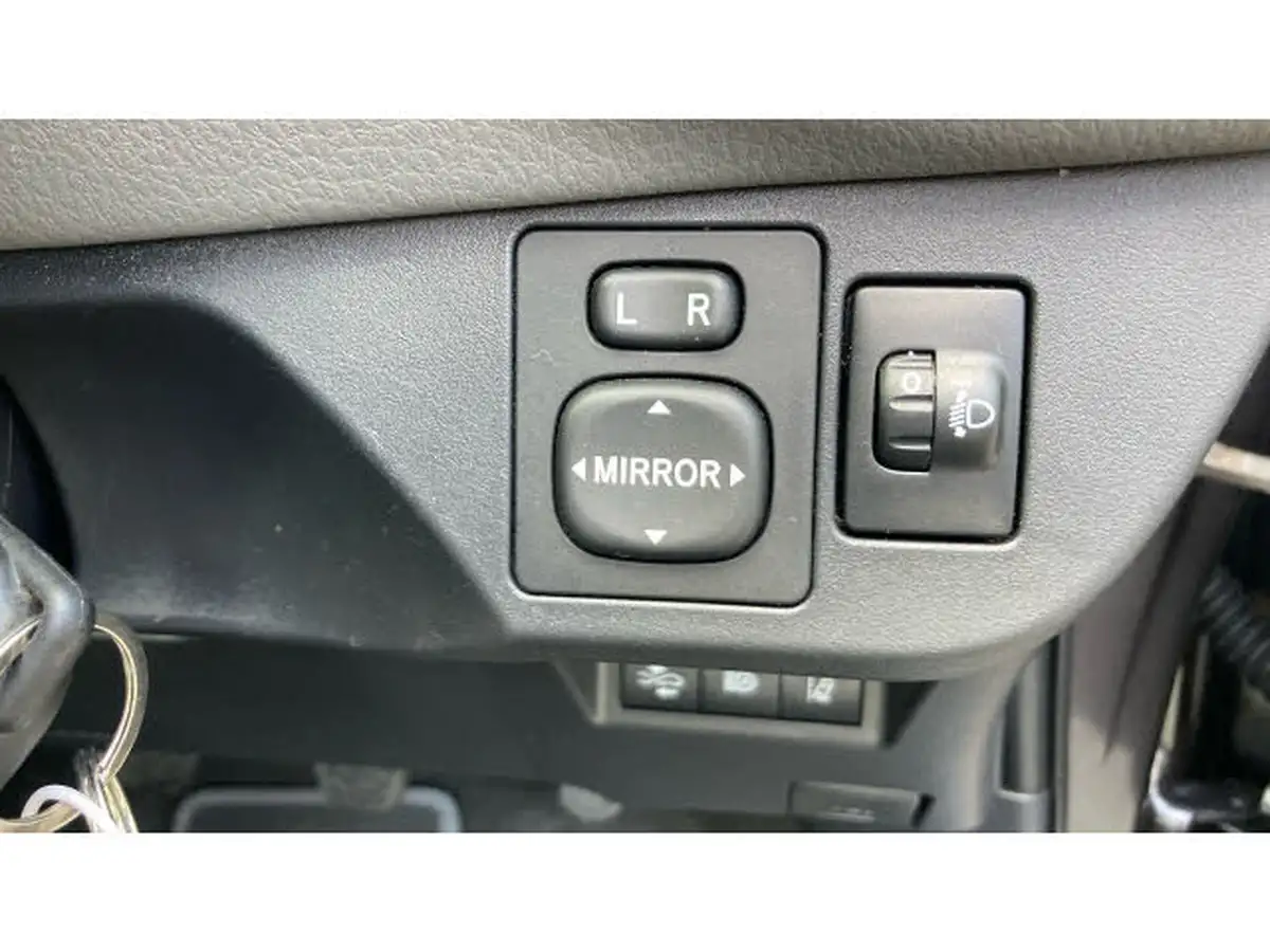 2019-toyota-yaris-15-vvt-i-icon-tech-111bhp-1496cc-big-30