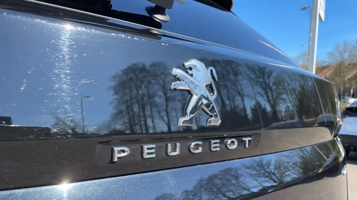 2024-peugeot-3008-suv-12-puretech-gt-136ps-hybrid-e-dsc6-big-25