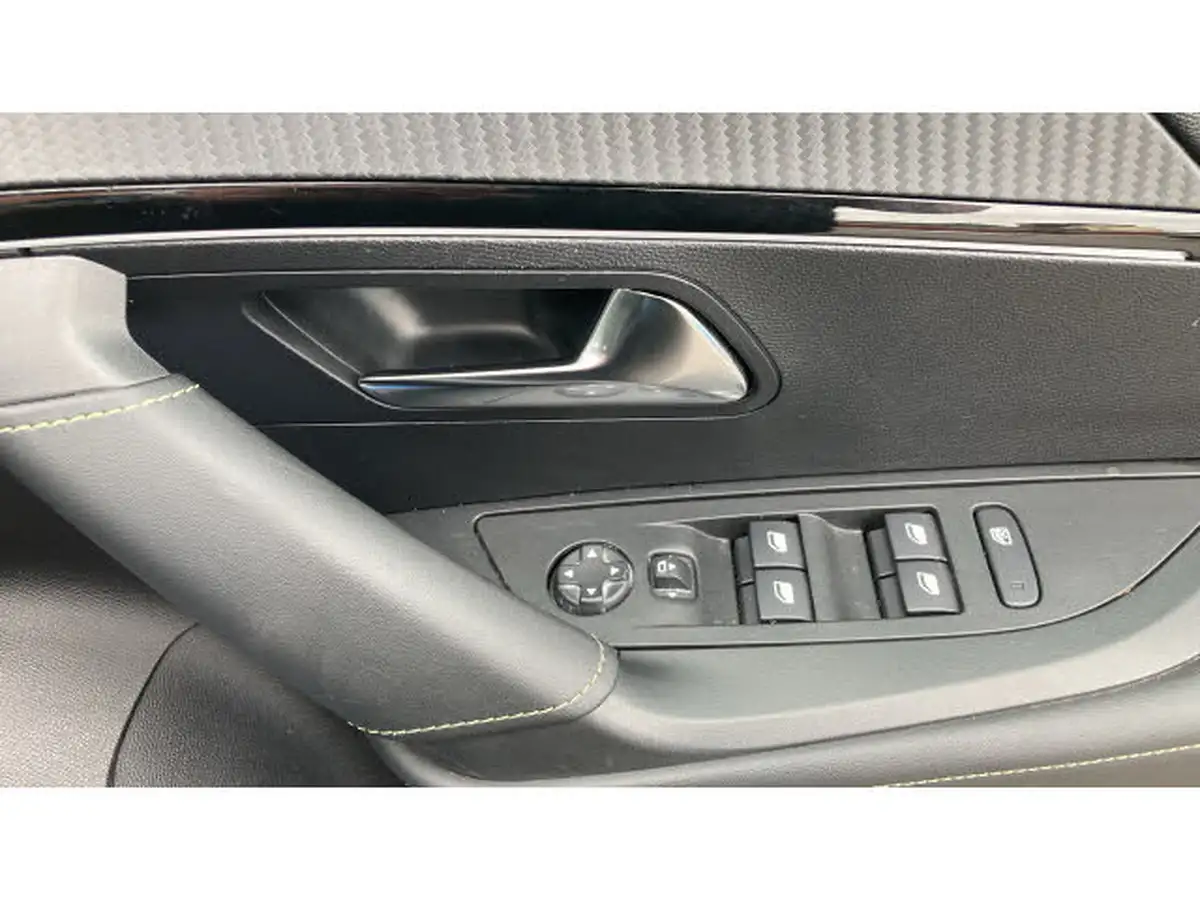 2023-peugeot-2008-suv-big-25