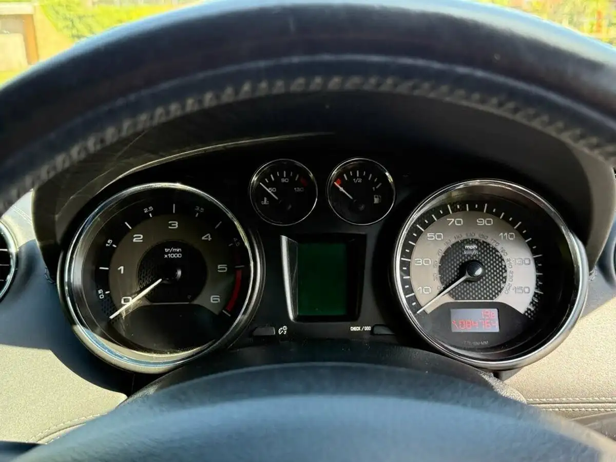 2012-peugeot-rcz-20td-gt-big-34
