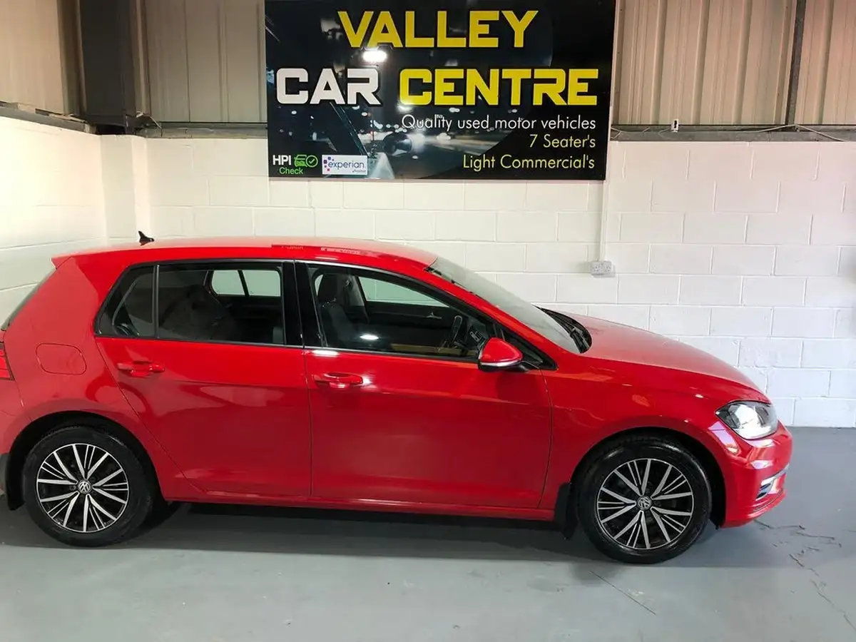 2018-volkswagen-golf-10-tsi-se-nav-110ps-ss-hatchback-5d-big-3