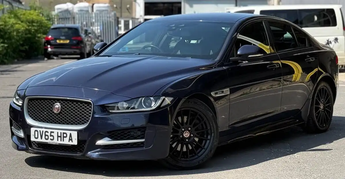 2015-jaguar-xe-20td-r-sport-163ps-auto-big-18