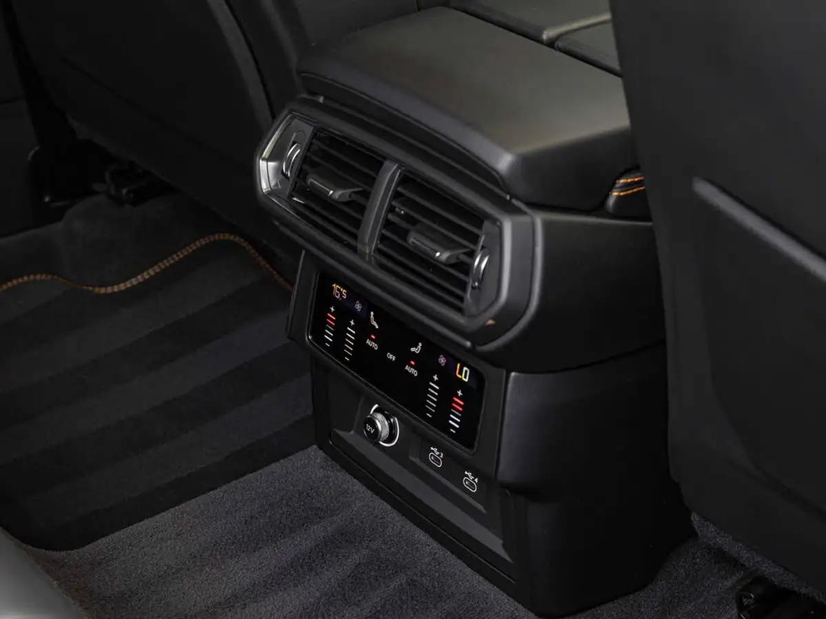 2021-lamborghini-urus-40-no-trim-big-20