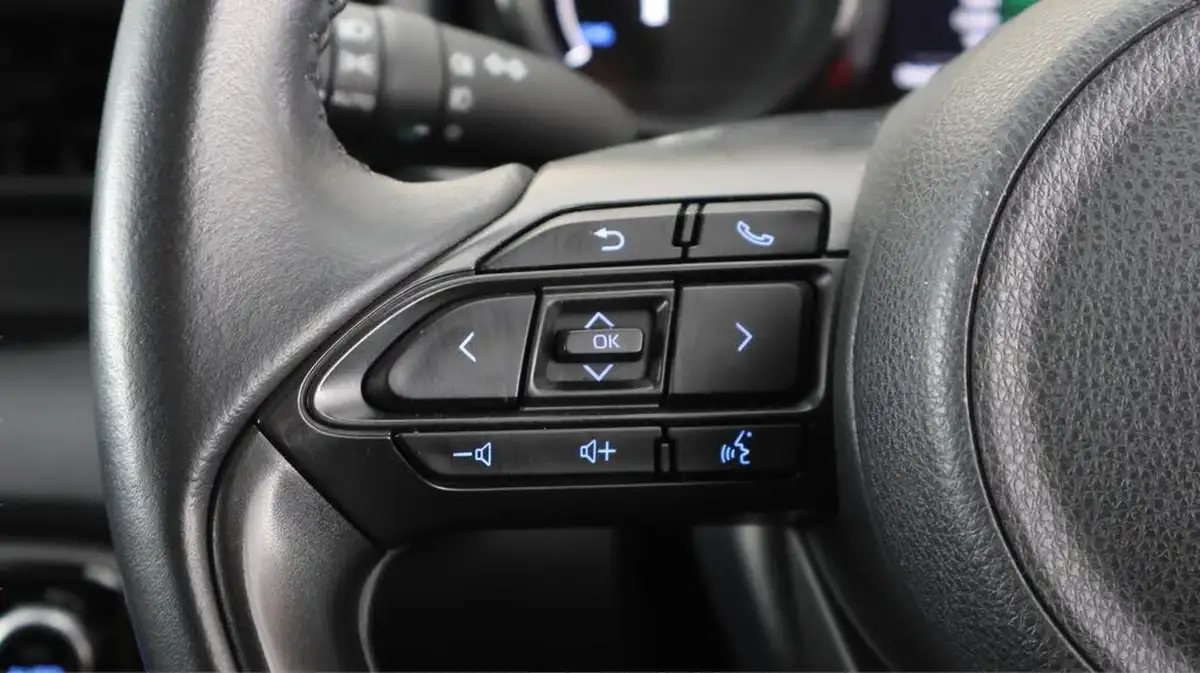 2022-mazda-mazda2-15-select-big-4