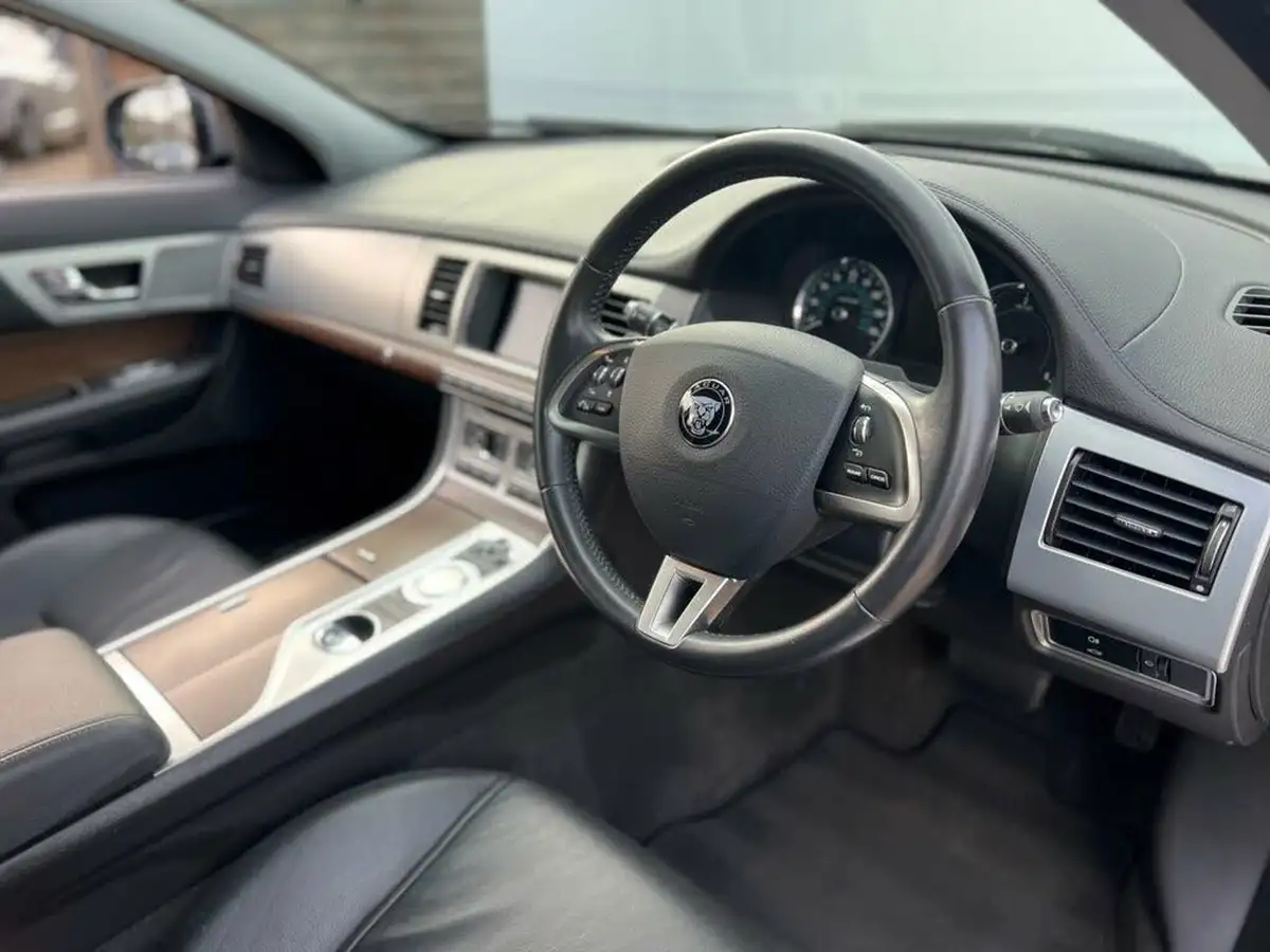 2015-jaguar-xf-22td-luxury-200ps-saloon-4d-big-10