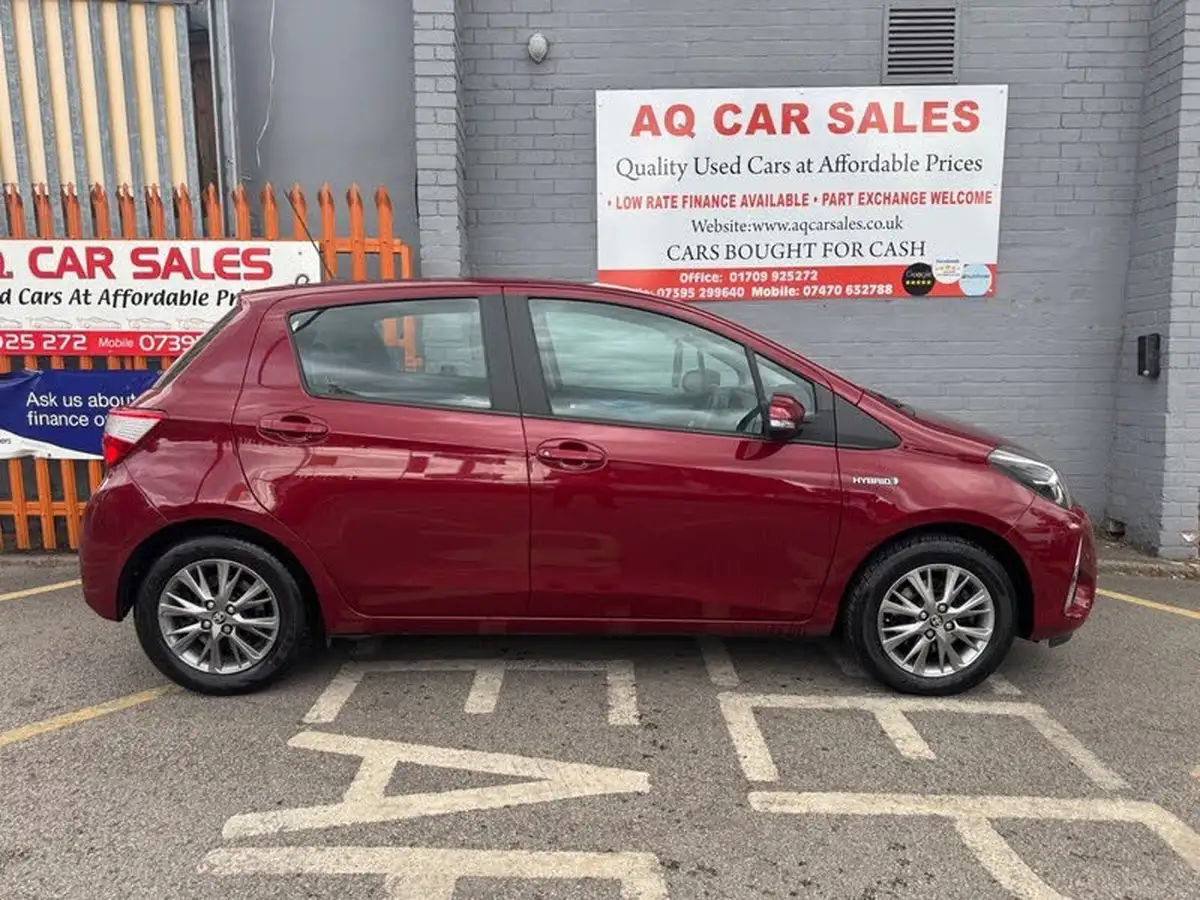 2018-toyota-yaris-15-vvt-i-icon-navi-hybrid-big-7