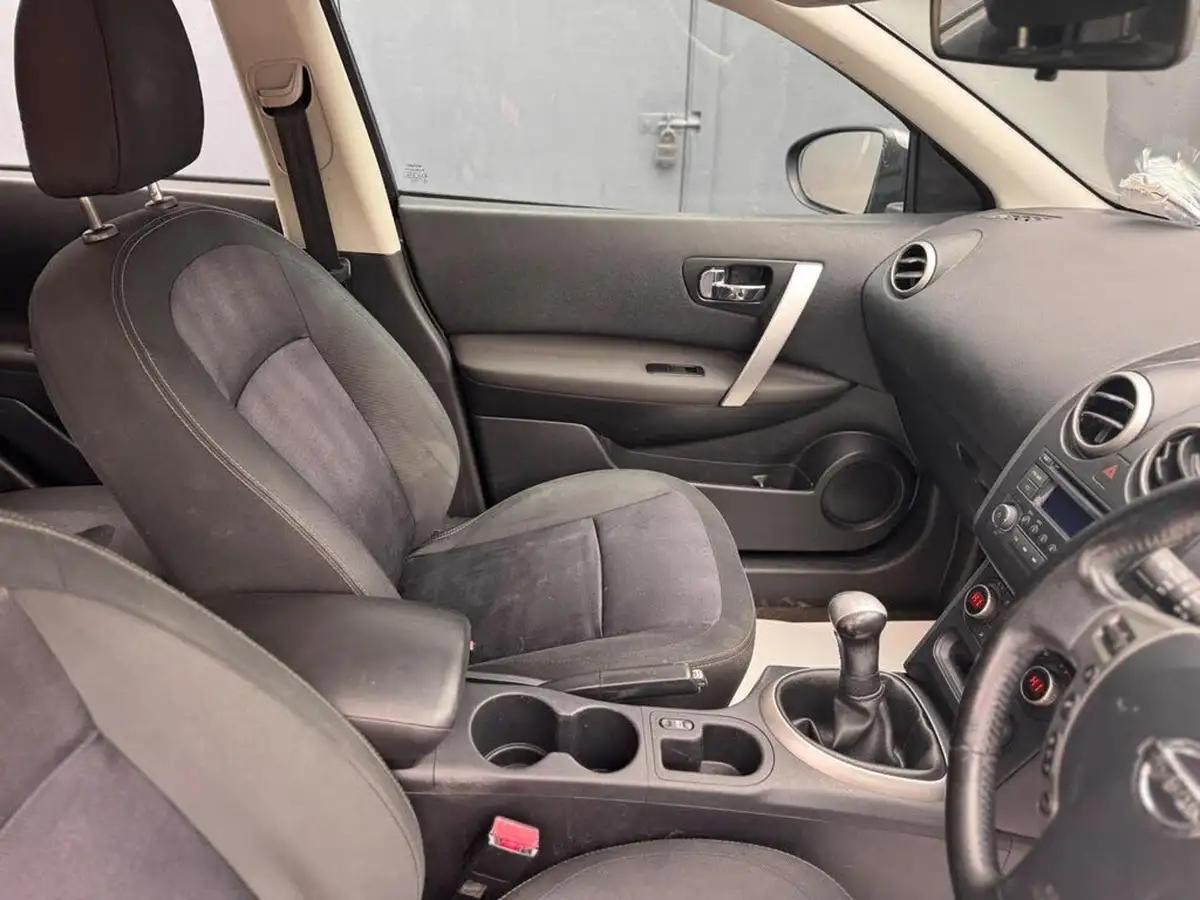 2012-nissan-qashqai-16-acenta-big-42