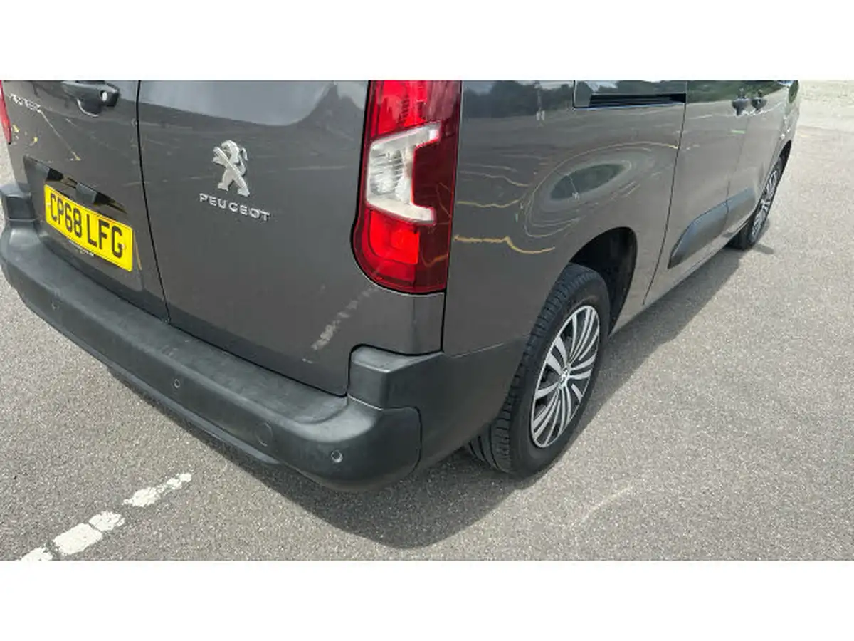 2019-peugeot-partner-16bluehdi-950-professional-big-21