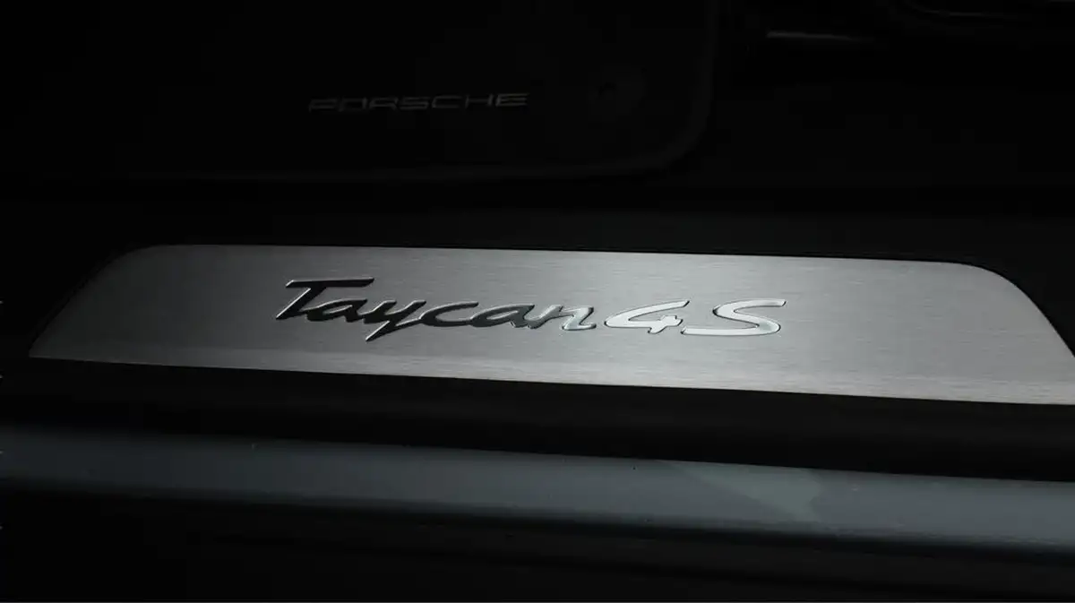 2020-porsche-taycan-e-4s-530ps-big-20