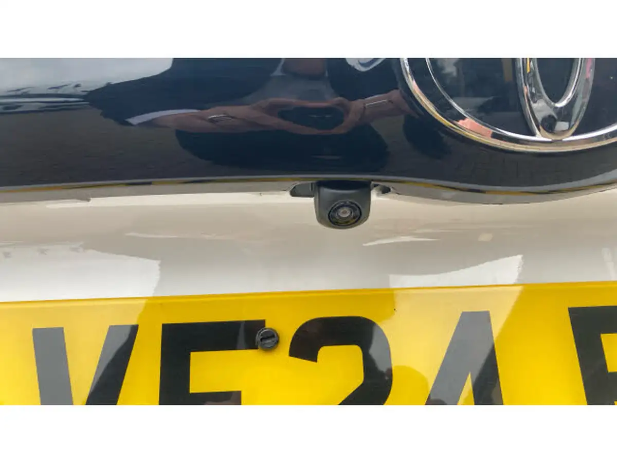 2024-toyota-yaris-15-vvt-i-icon-big-31