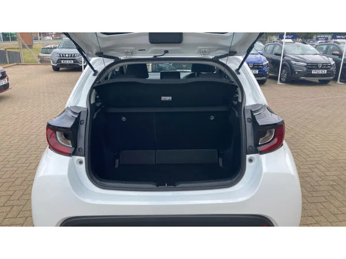 2024-toyota-yaris-15-vvt-i-icon-big-3