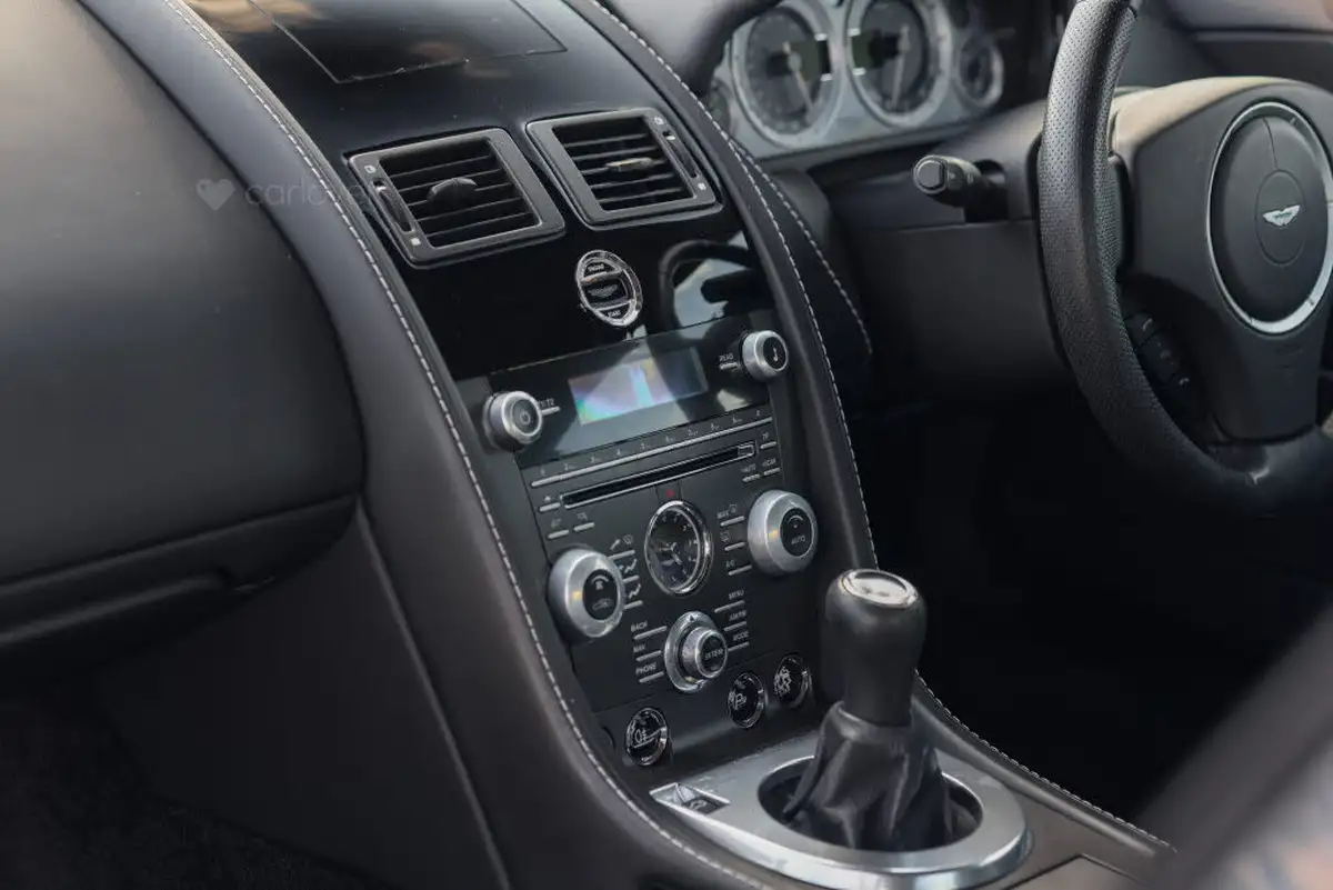 2013-aston-martin-vantage-47-coupe-big-55