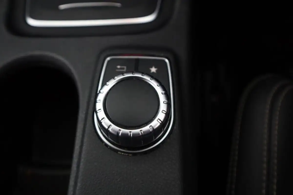 2019-mercedes-benz-gla-class-16-gla-180-urban-edition-ss-7g-dct-big-24