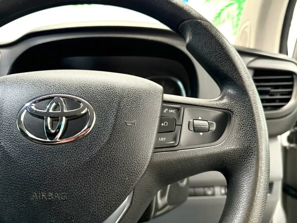 2019-toyota-proace-20d-design-medium-120hpeu6-panel-big-23