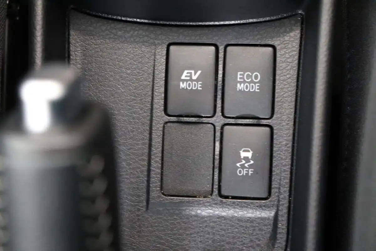 2020-toyota-yaris-15-vvt-i-icon-98bhp-hybrid-1497cc-e-cvt-big-45