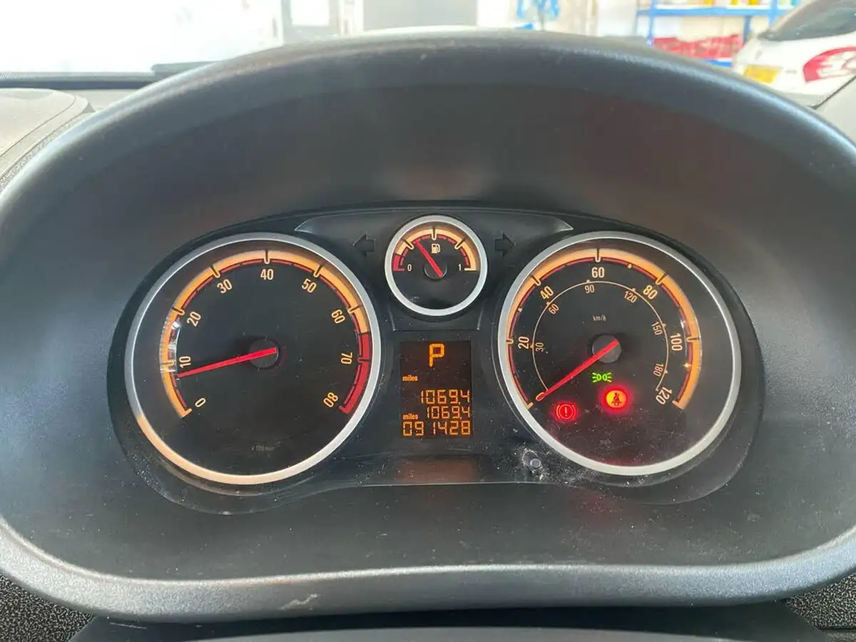 2011-vauxhall-corsa-14-exclusiv-100ps-5d-1364cc-auto-big-25