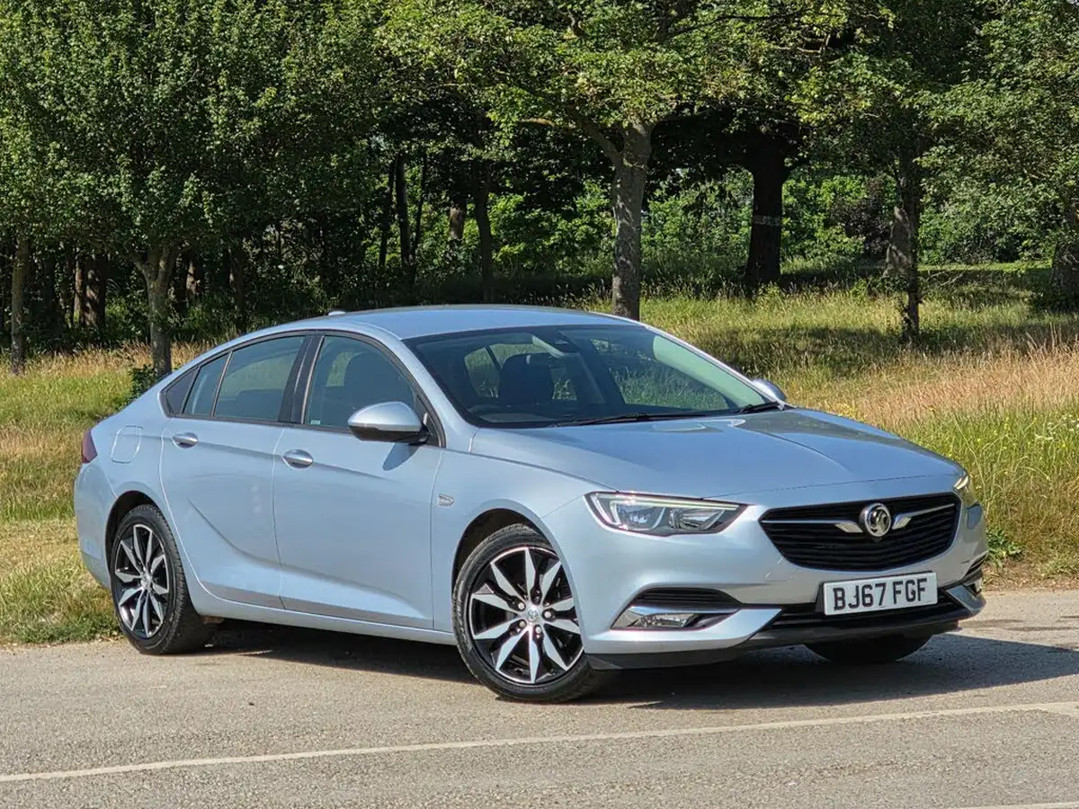 2017-vauxhall-insignia-grand-sport-15-turbo-design-165ps-big-0