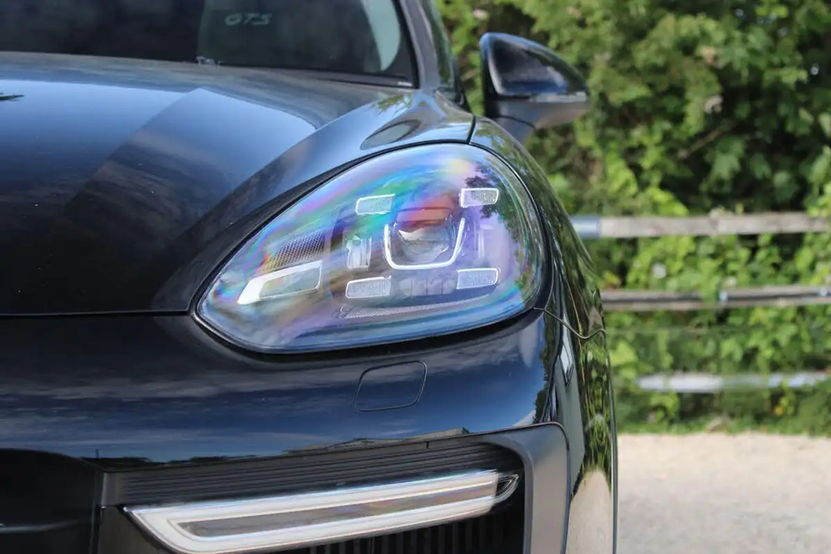 2015-porsche-cayenne-36-gts-big-39
