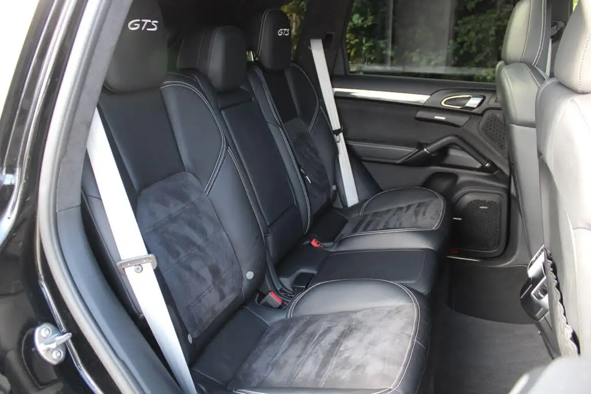 2015-porsche-cayenne-36-gts-big-11