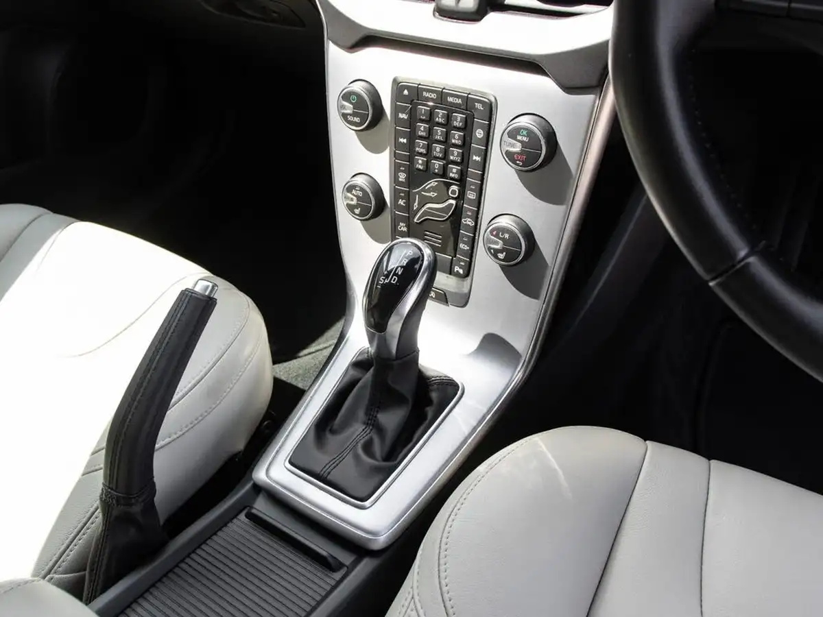 2018-volvo-v40-20td-d3-inscription-geartronic-big-27
