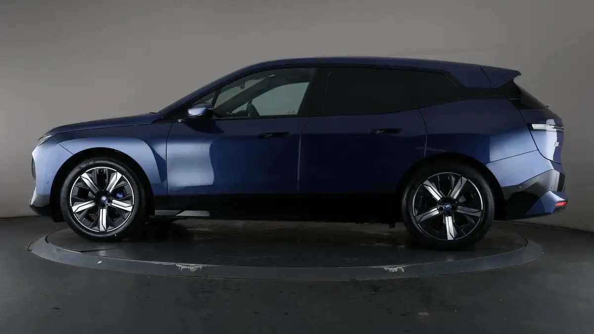 2022-bmw-ix-e-xdrive-40-m-sport-edition-big-44