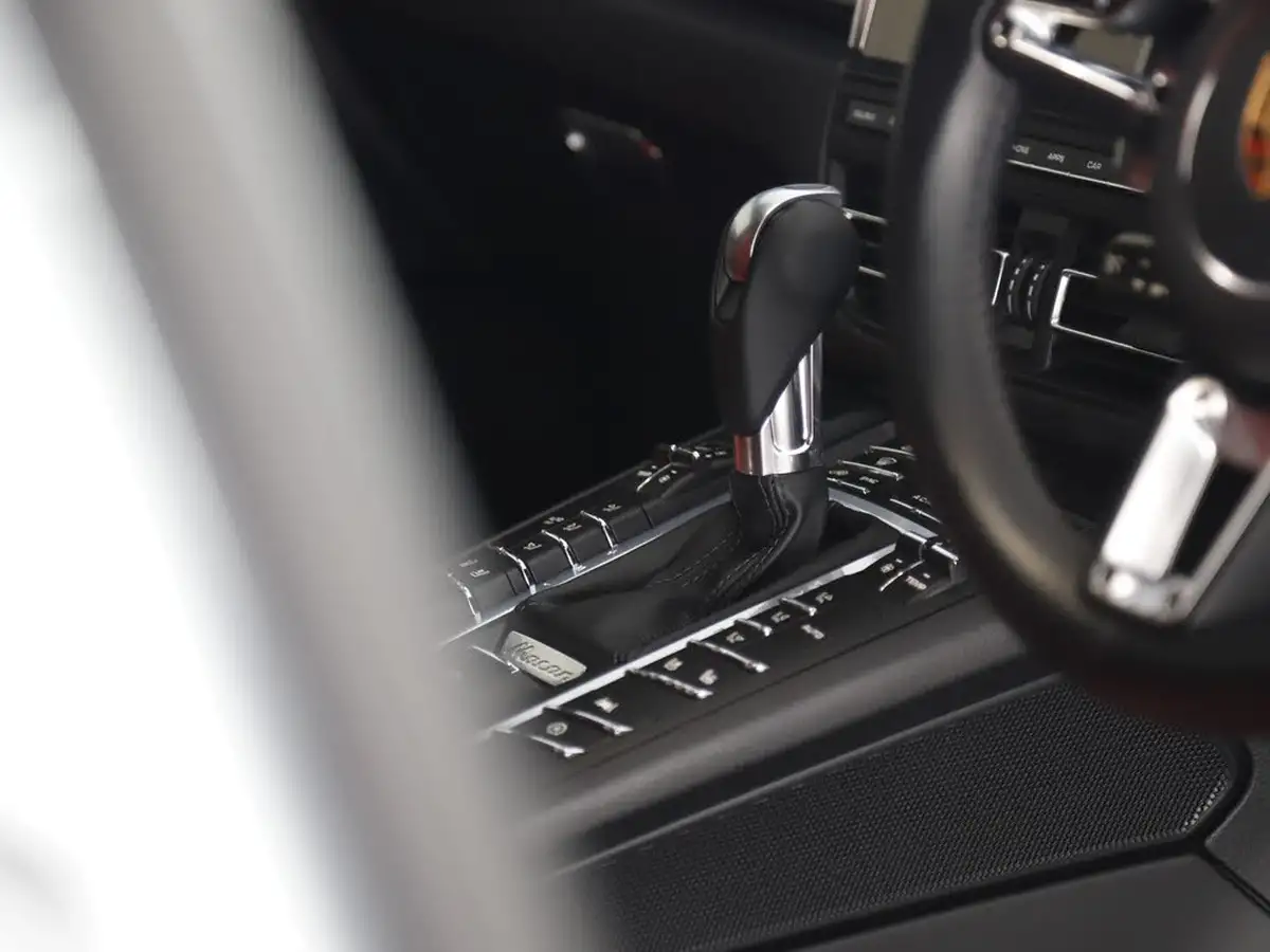 2021-porsche-macan-30-s-big-11