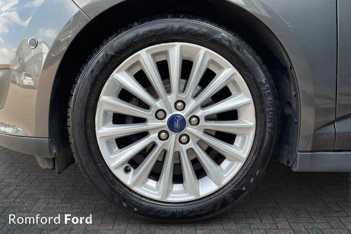 2017-ford-c-max-15tdci-titanium-powershift-big-7