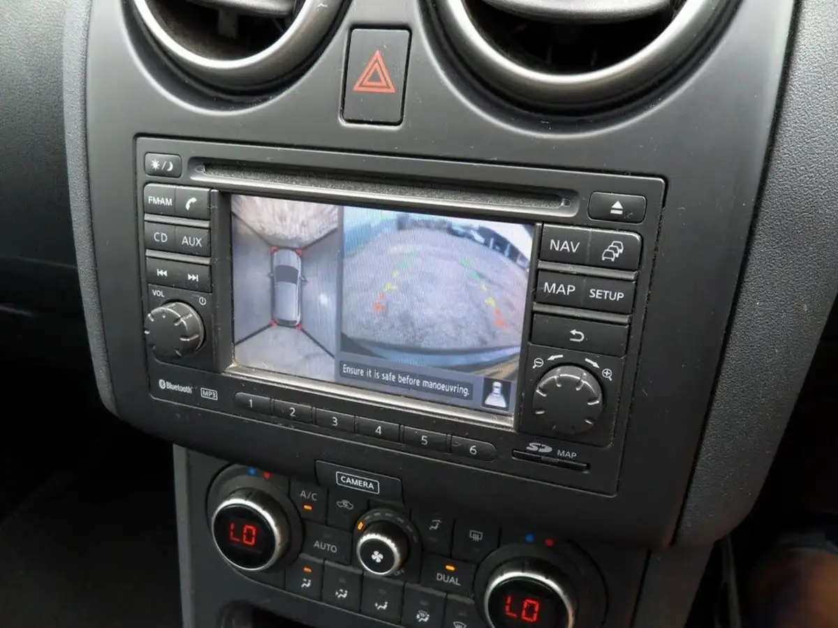 2012-nissan-qashqai-15td-n-tec-big-69