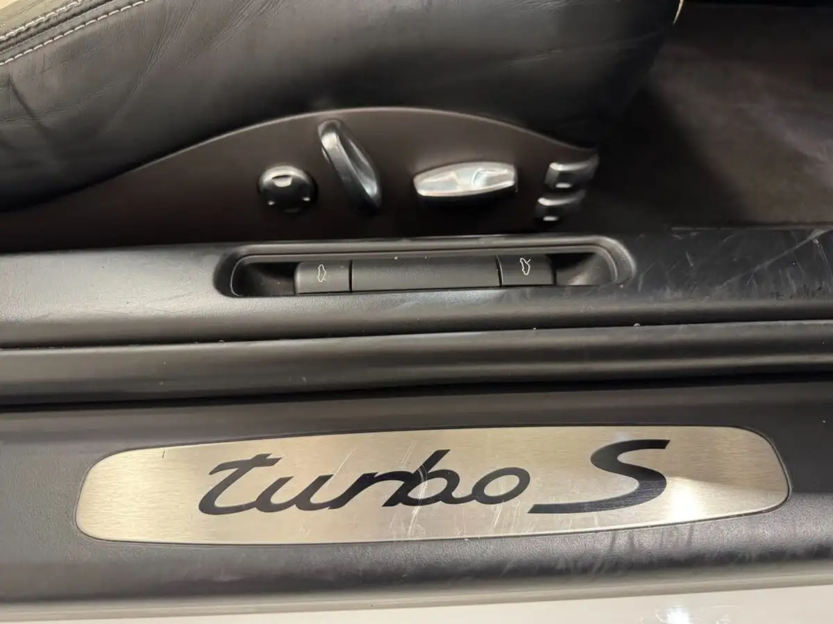 2010-porsche-911-38-turbo-s-cabriolet-big-30