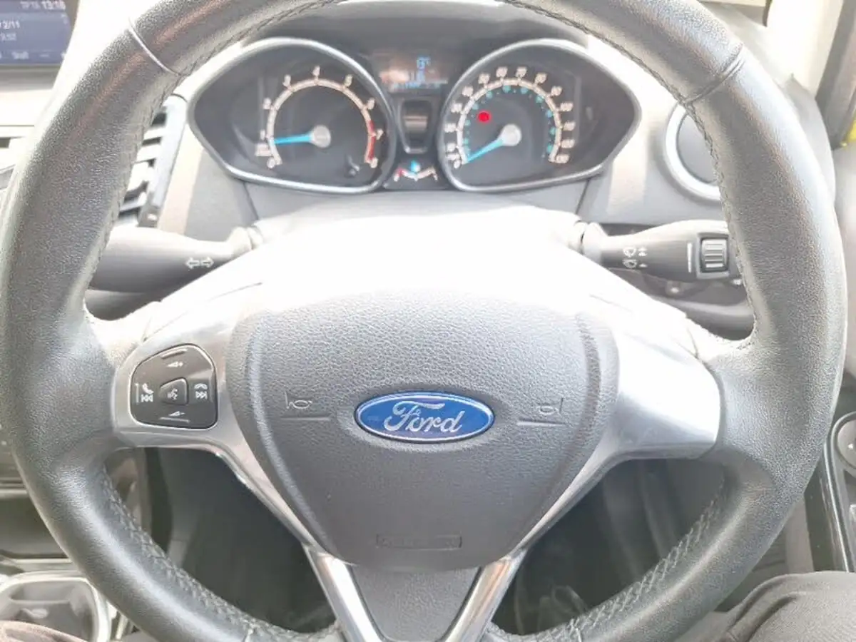 2016-ford-fiesta-125-zetec-5d-big-15